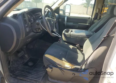 2008 Chevrolet Silverado C2500 Heavy Duty z USA, uszkodzony, nr VIN 1GCHC23K18F123365